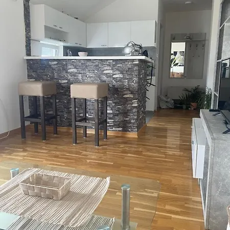 Apartman Una * Τσάτσακ