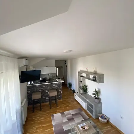 Apartman Una *